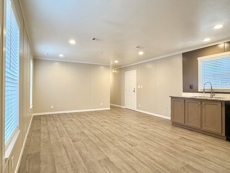 Building Photo - 109 Janice St