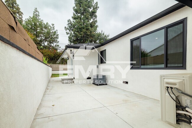 Building Photo - Amazing Deal 3 Bed 2 Bath House Plus ADU in Arrington Ave Downey