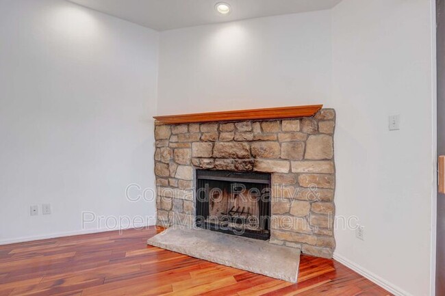 Building Photo - 8225 Fairmount Dr