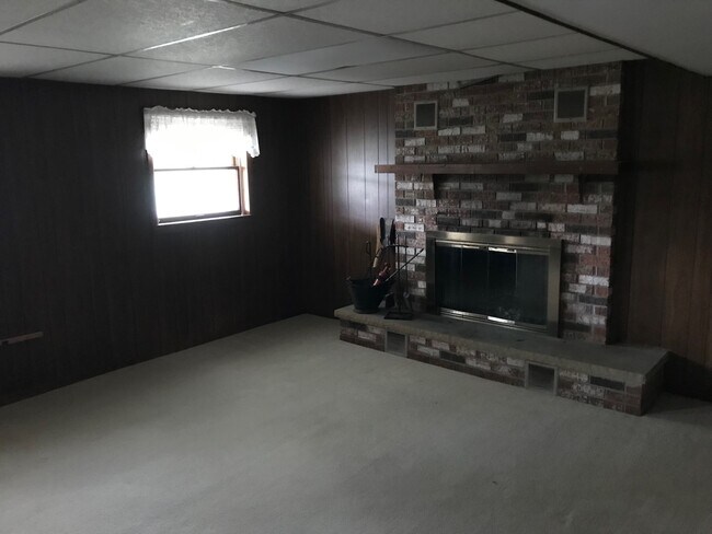 Building Photo - 375 Page Hollow Rd