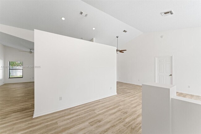 Building Photo - 3561 SW Carmody St