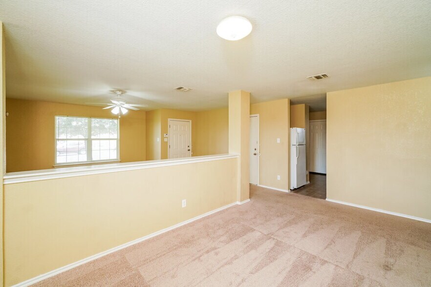 Building Photo - 8007 Heights Valley