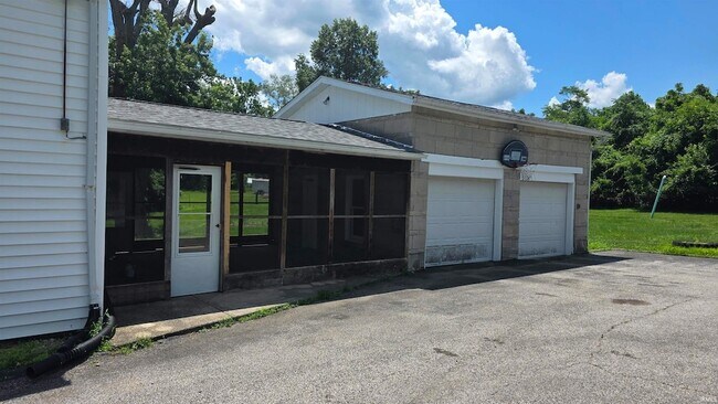 Building Photo - 104 S Johnson Ave