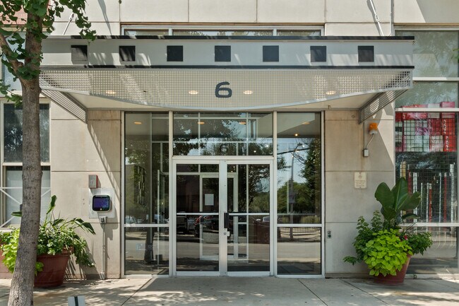 Building Photo - 6 S Laflin St