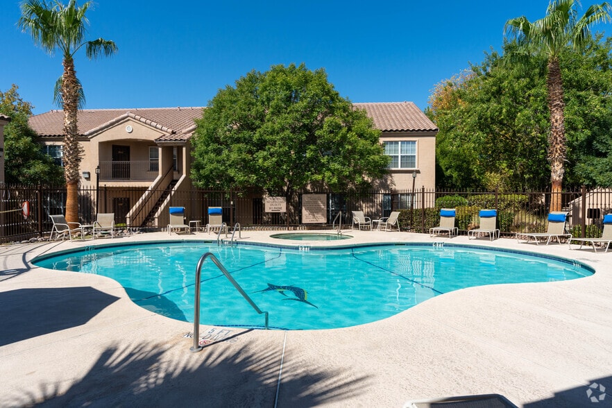 Pool - Las Norias Apartments
