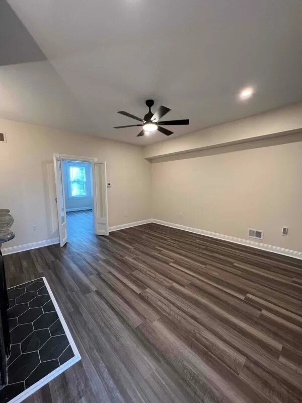 Building Photo - 521 Avery St