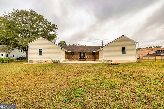 Building Photo - 6 W Oak St