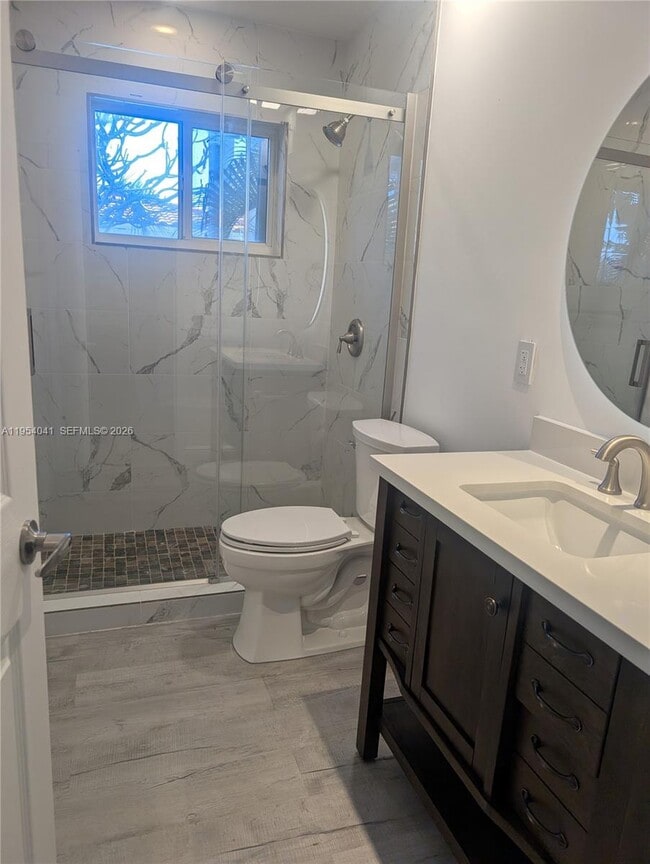 Building Photo - 220 SE 1st St