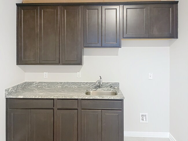 Building Photo - 13014 Willow Grove Dr