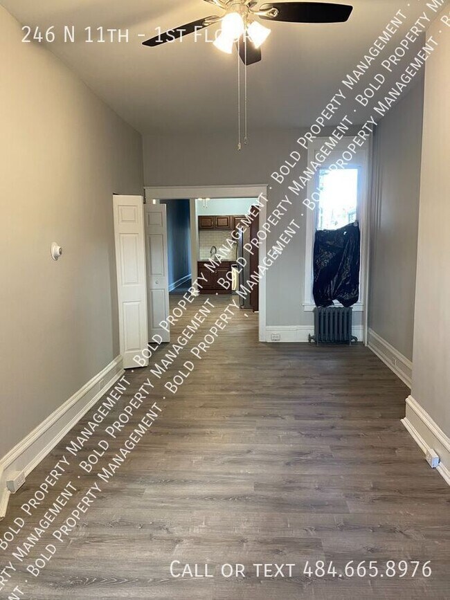 Building Photo - 246 N 11th-1st Floor