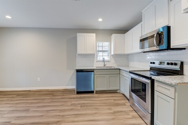 Building Photo - 2214 McKee St