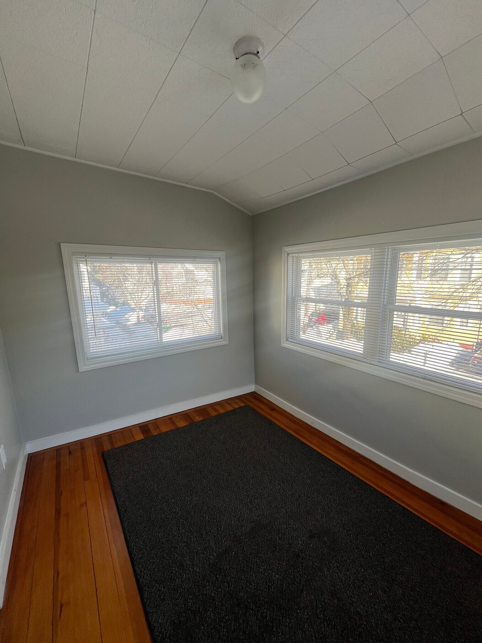 Building Photo - 100 Capen St