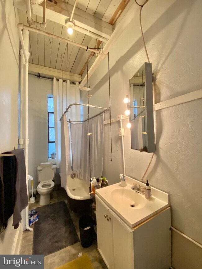 Building Photo - 14-16 W Harvey St