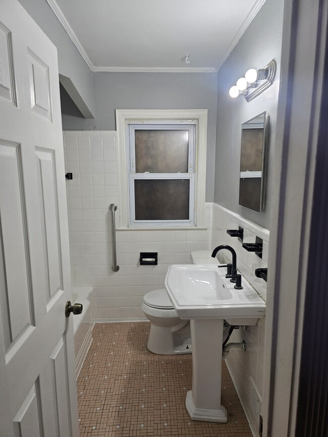 Building Photo - 11911 Lansdowne St