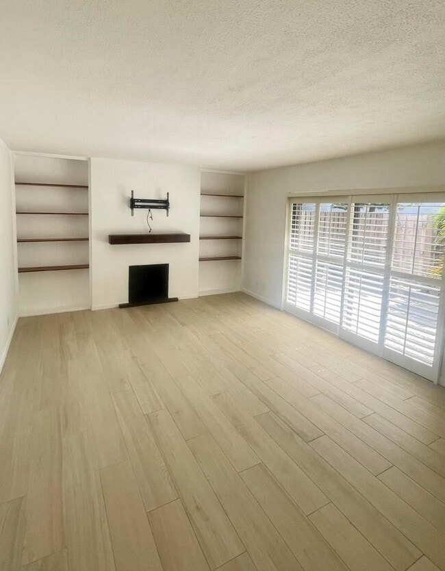 Building Photo - 65 Lake Arbor Dr