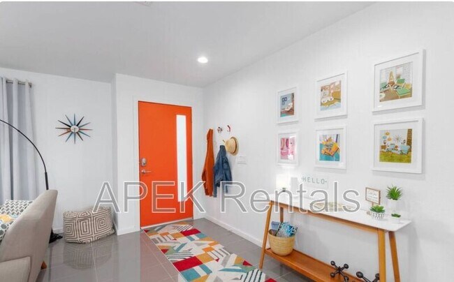 Building Photo - 2241 E Finley Rd