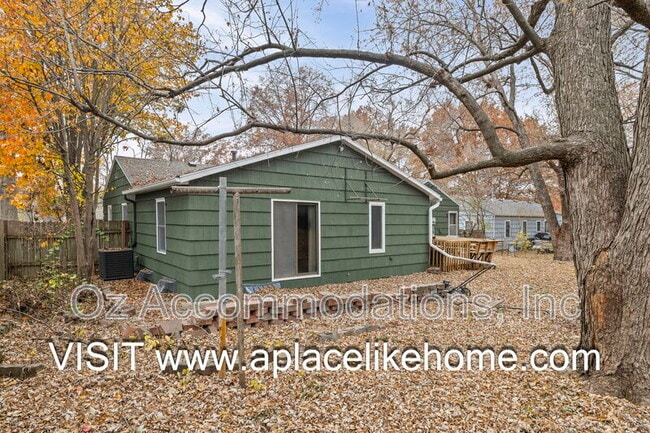 Building Photo - 6535 Melrose Ln