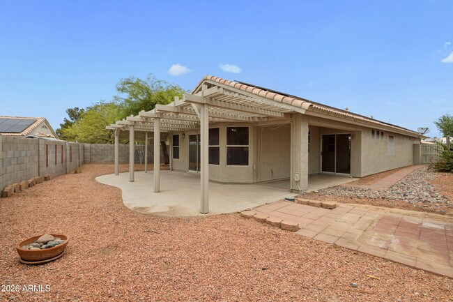 Building Photo - 15661 W Hammond Dr