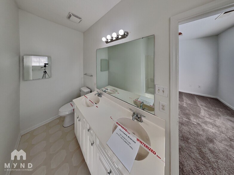 Building Photo - 6325 Mallard View Ln