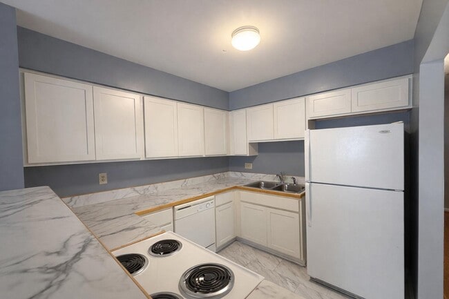 Building Photo - 907 Registry Dr