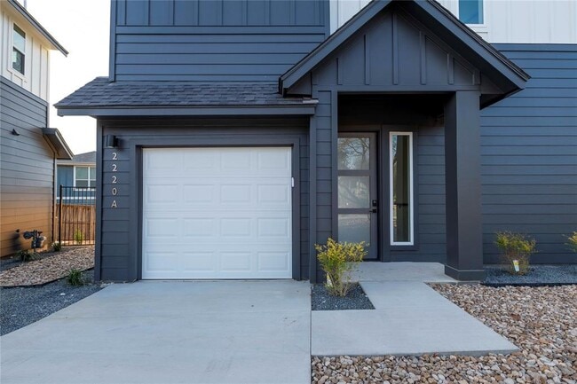 Building Photo - 2220 Yellow Jacket Ln