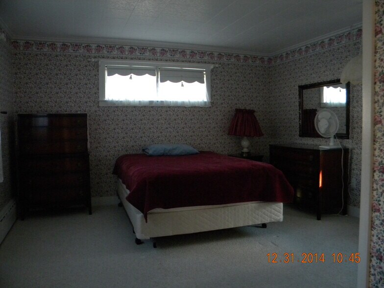 Building Photo - 146 Lake George Ave