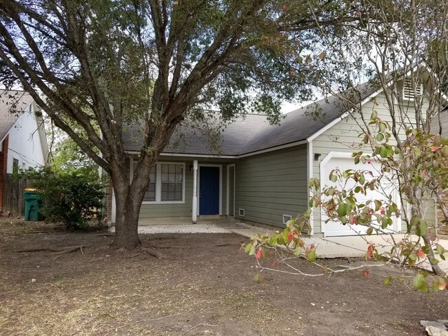 Building Photo - 9209-9209 Shadow Crest Dr