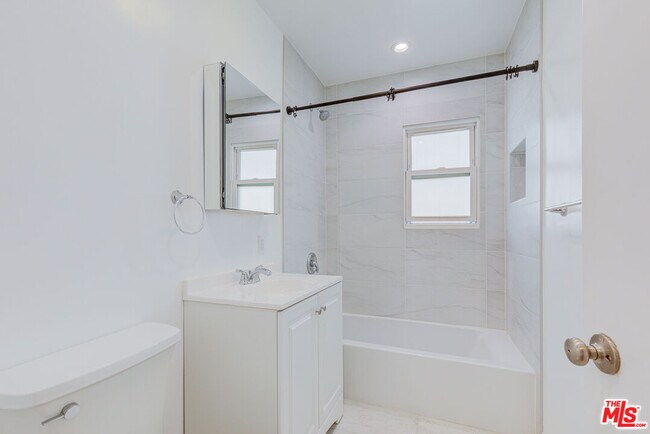 Building Photo - 1643 N Formosa Ave