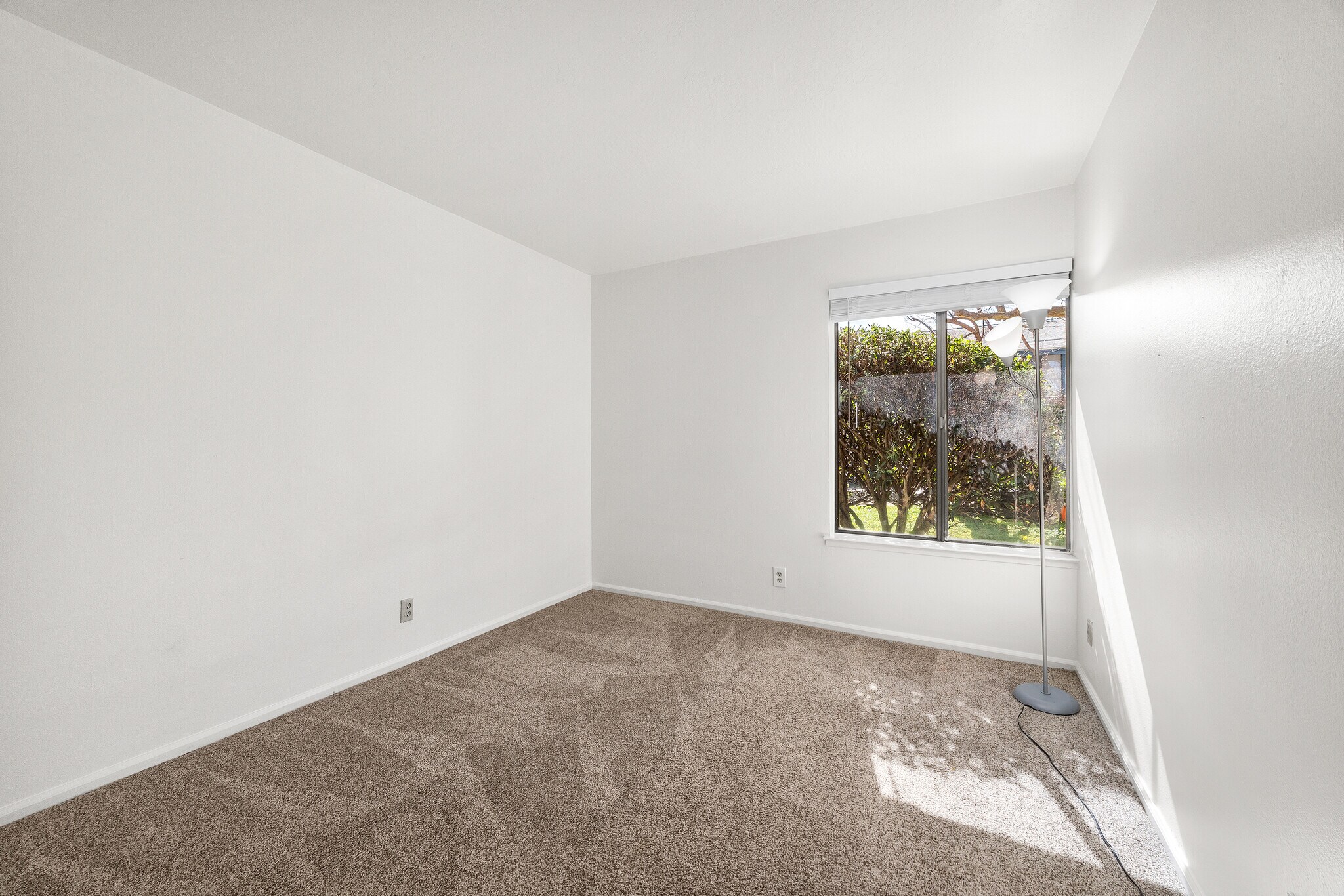 Building Photo - 1925 46th Ave