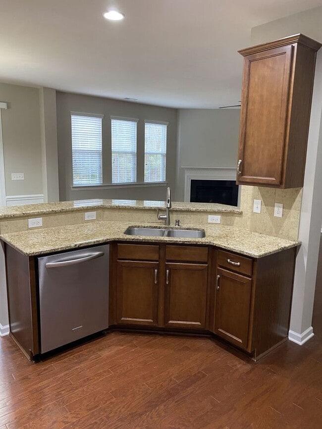 Building Photo - Great 2 Story 3 Bedroom Townhome in Stone ...