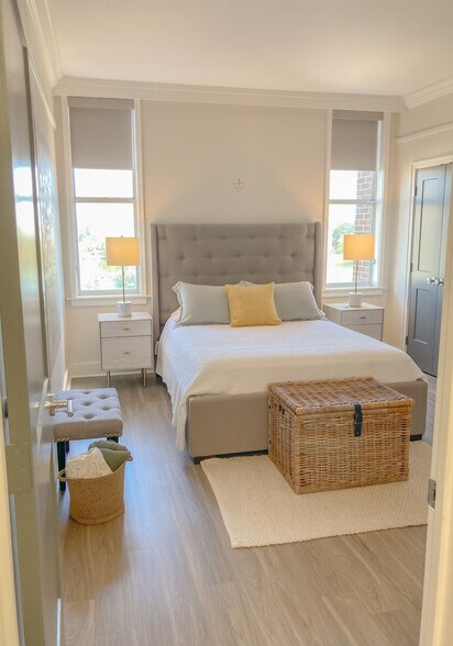 Building Photo - 14 Lockwood Dr