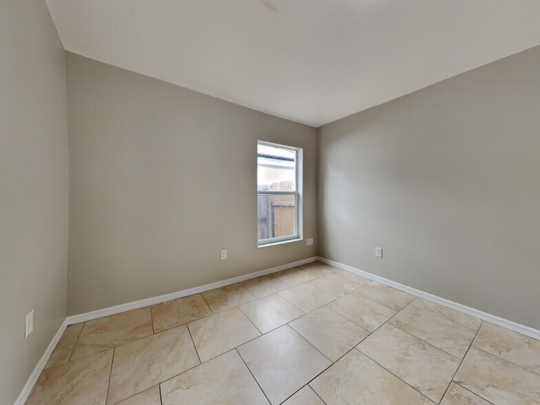 Building Photo - 430 Maple Pointe Dr