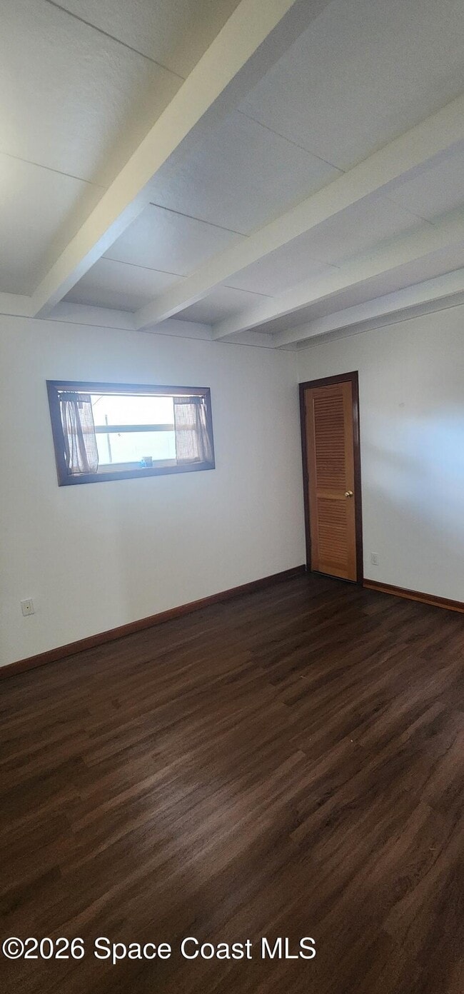 Building Photo - 485 N Shore Dr