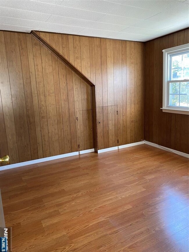 Building Photo - 139 Phelps Ave