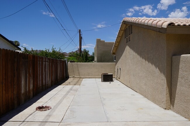 Building Photo - 52205 Avenida Velasco