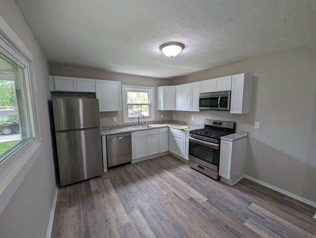 Building Photo - Lovely Renovated 3 Bedroom / 1 Bath in Portage