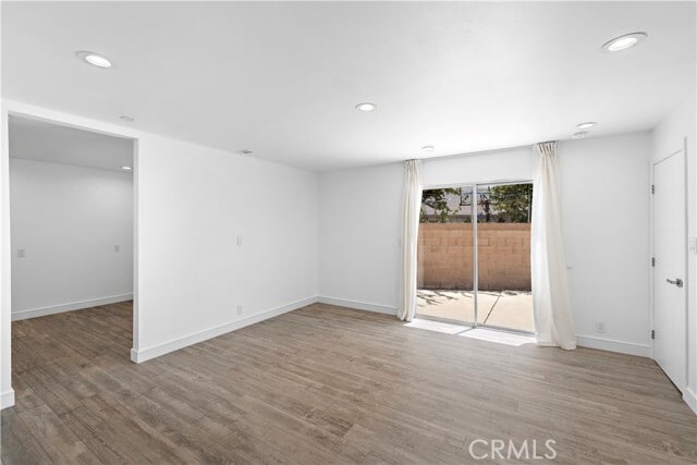 Building Photo - 822 E Borchard Ave