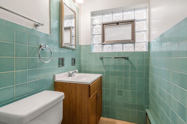 Building Photo - 1222 Austin St