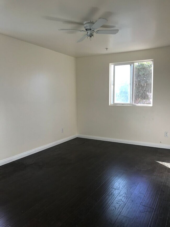 Building Photo - 83(430)