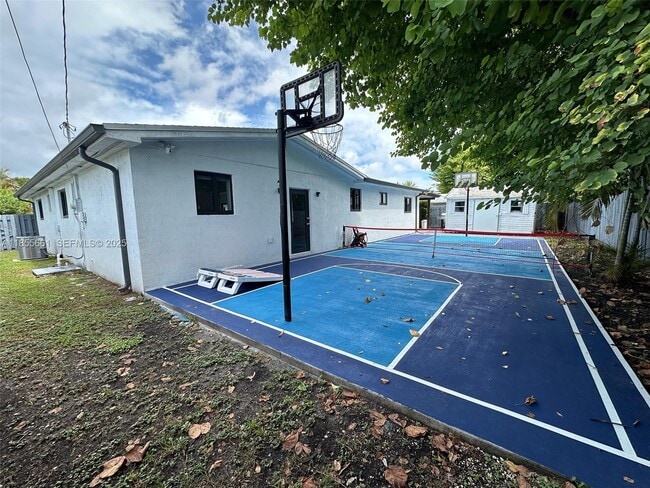 Building Photo - 9426 Caribbean Blvd