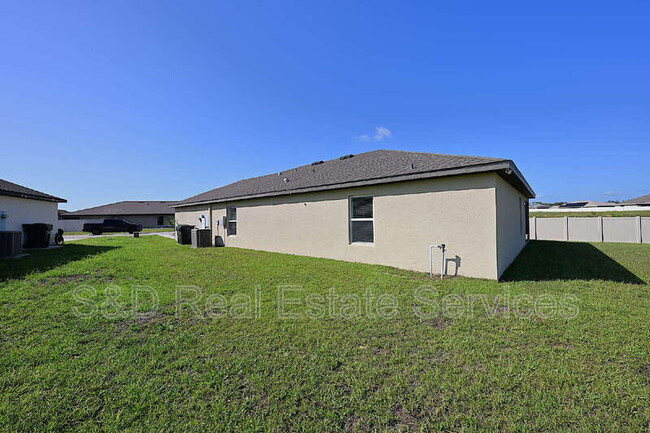 Building Photo - 1563 Swan Lake Cir