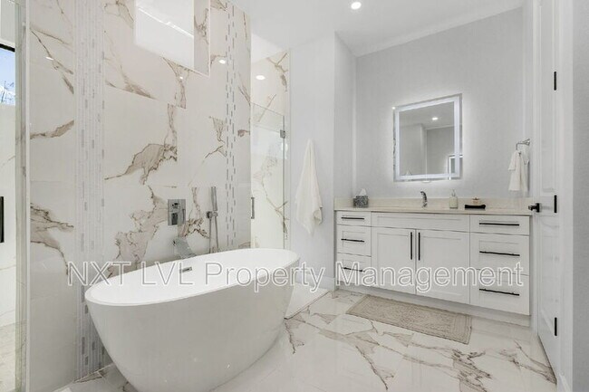 Building Photo - 1925 SW 3rd Terrace