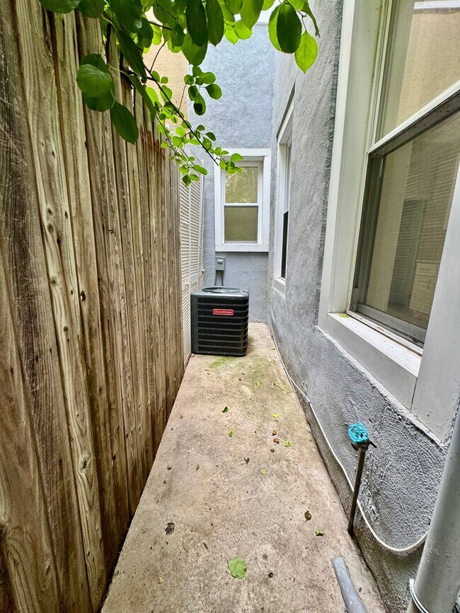Building Photo - Recently Renovated Home in One of Philadel...