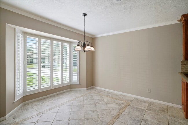 Building Photo - 28914 Pine Hill Dr