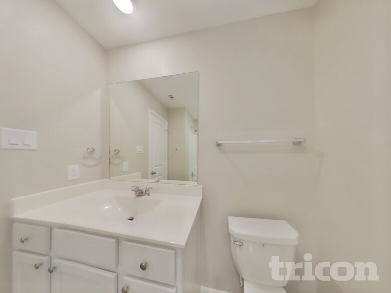 Building Photo - 210 Pine cavern dr