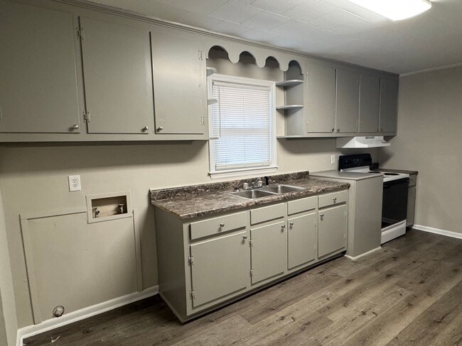 Building Photo - Walk to NCCU. 3 Bedroom