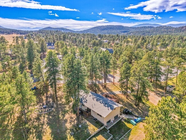 Building Photo - 27927 Circle Dr