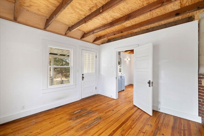 Building Photo - Cozy Living in a Convenient Christiansburg Location