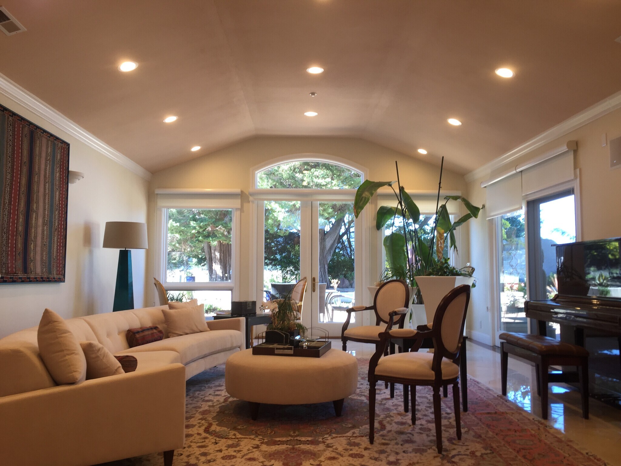 Building Photo - 1485 Lakeview Dr