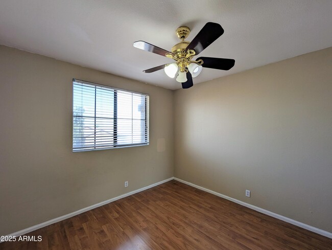 Building Photo - 8861 W Paradise Dr
